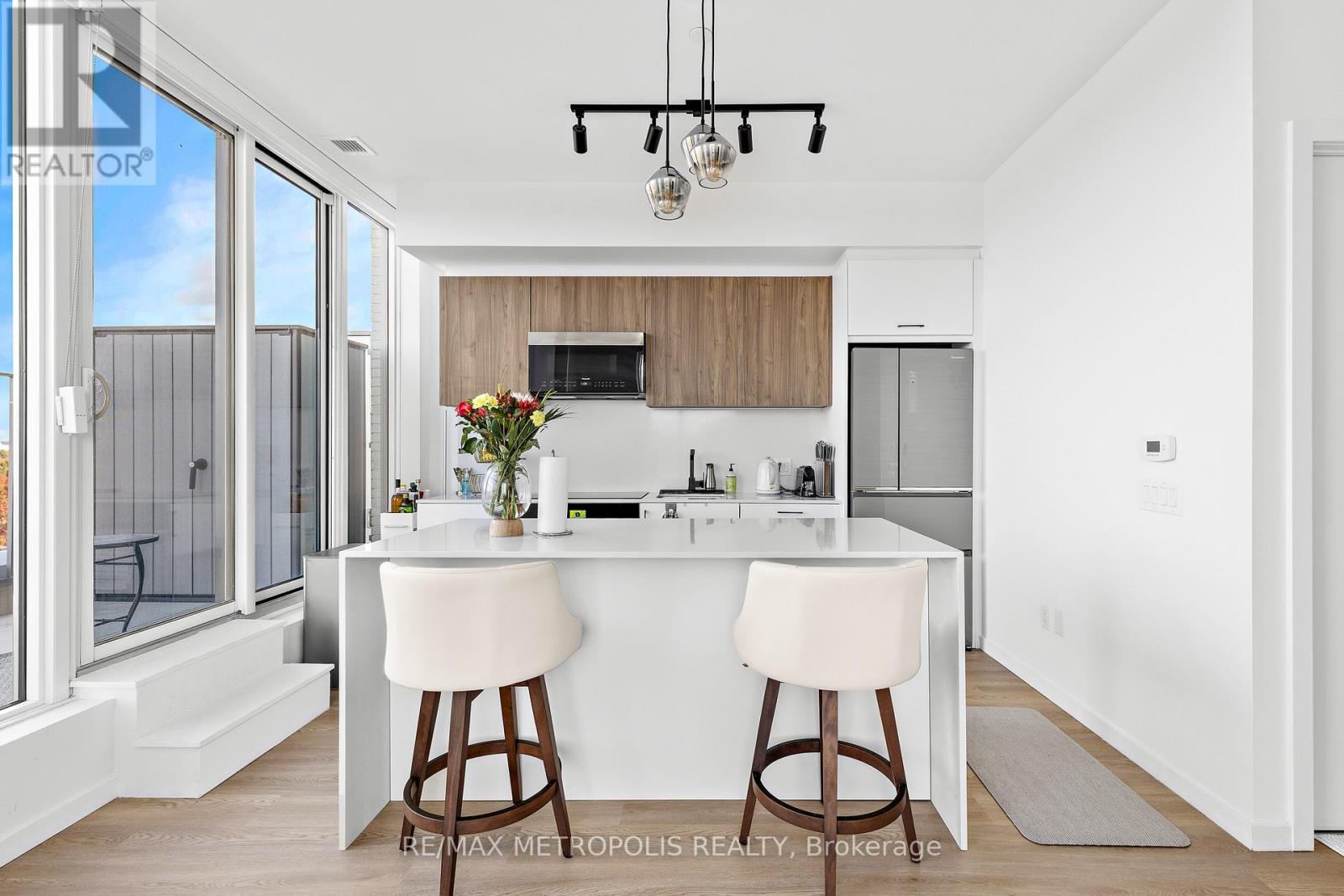 Ph10 - 689 The Queensway, Toronto, Ontario  M8Y 0C8 - Photo 16 - W12575616