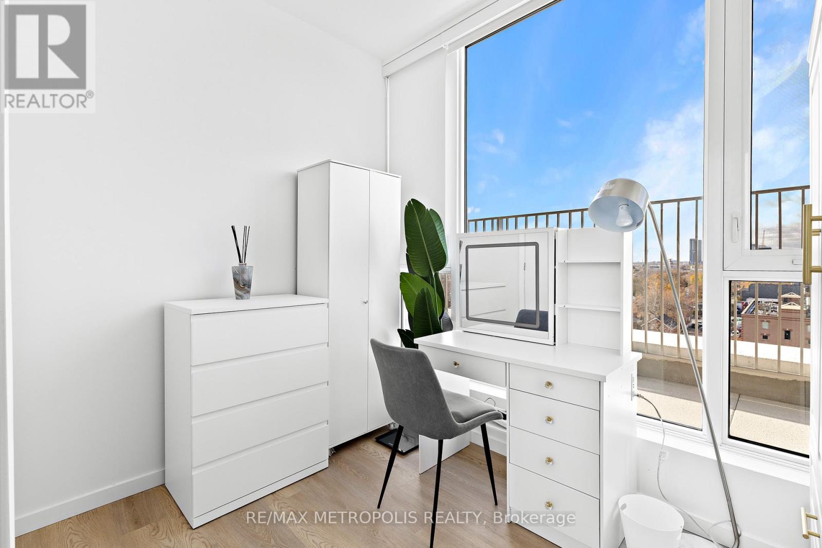 Ph10 - 689 The Queensway, Toronto, Ontario  M8Y 0C8 - Photo 26 - W12575616