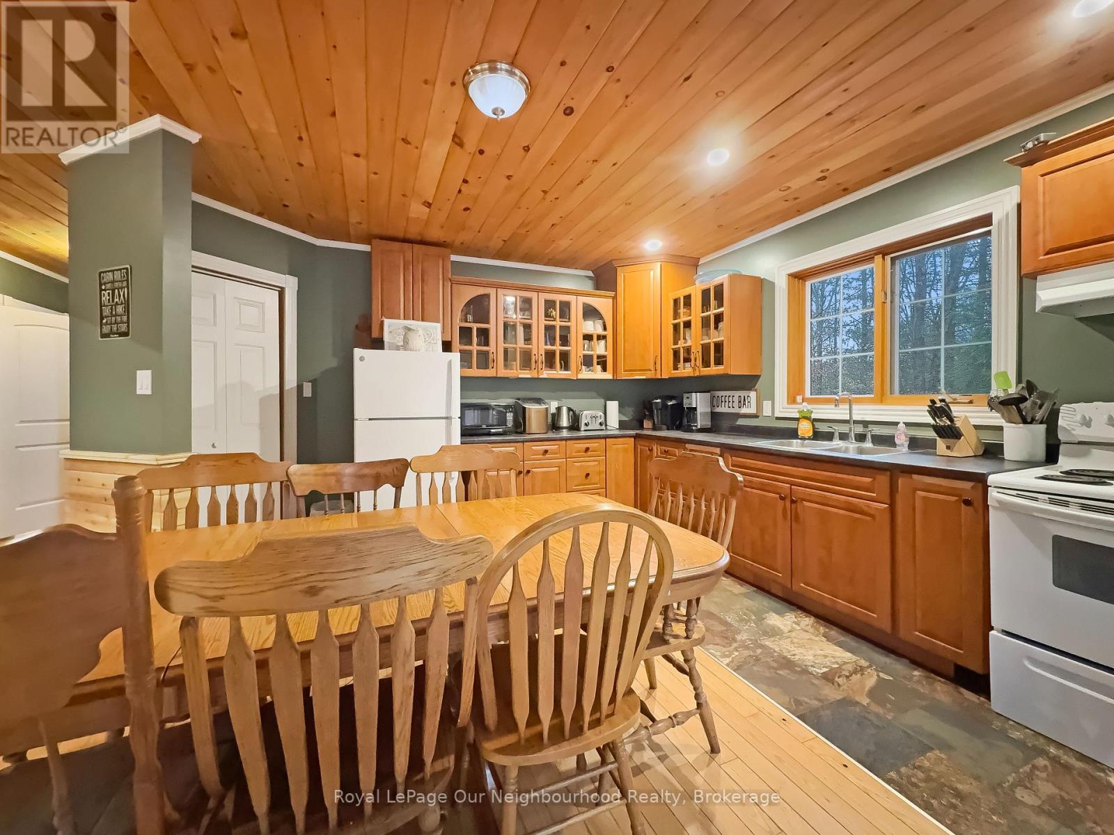 1040 Ski Ridge Trail, Dysart Et Al, Ontario  K0M 1M0 - Photo 10 - X12575684