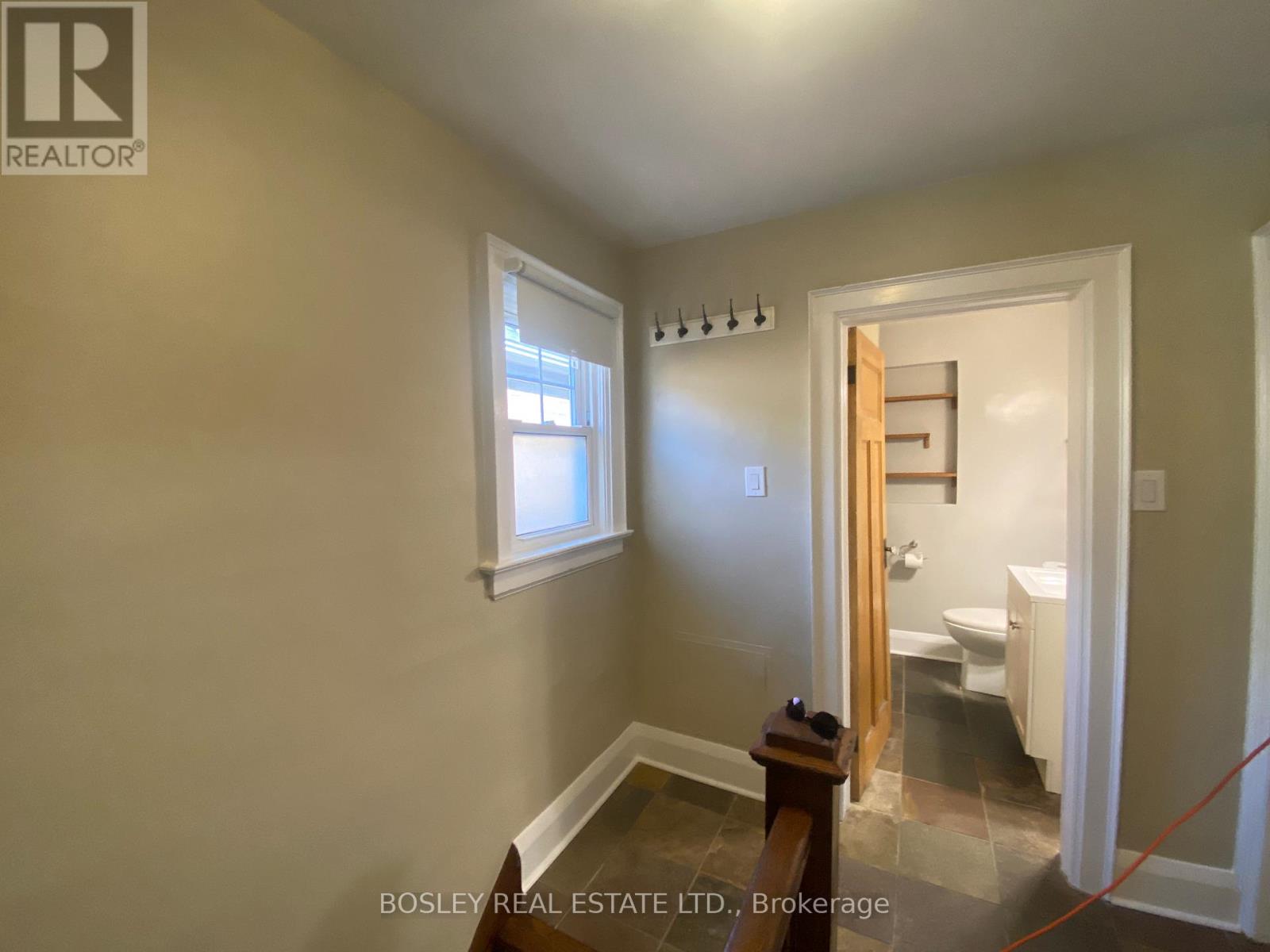 #2 (Upper) - 33 Lorindale Avenue, Toronto, Ontario  M5M 3C3 - Photo 3 - C12444257