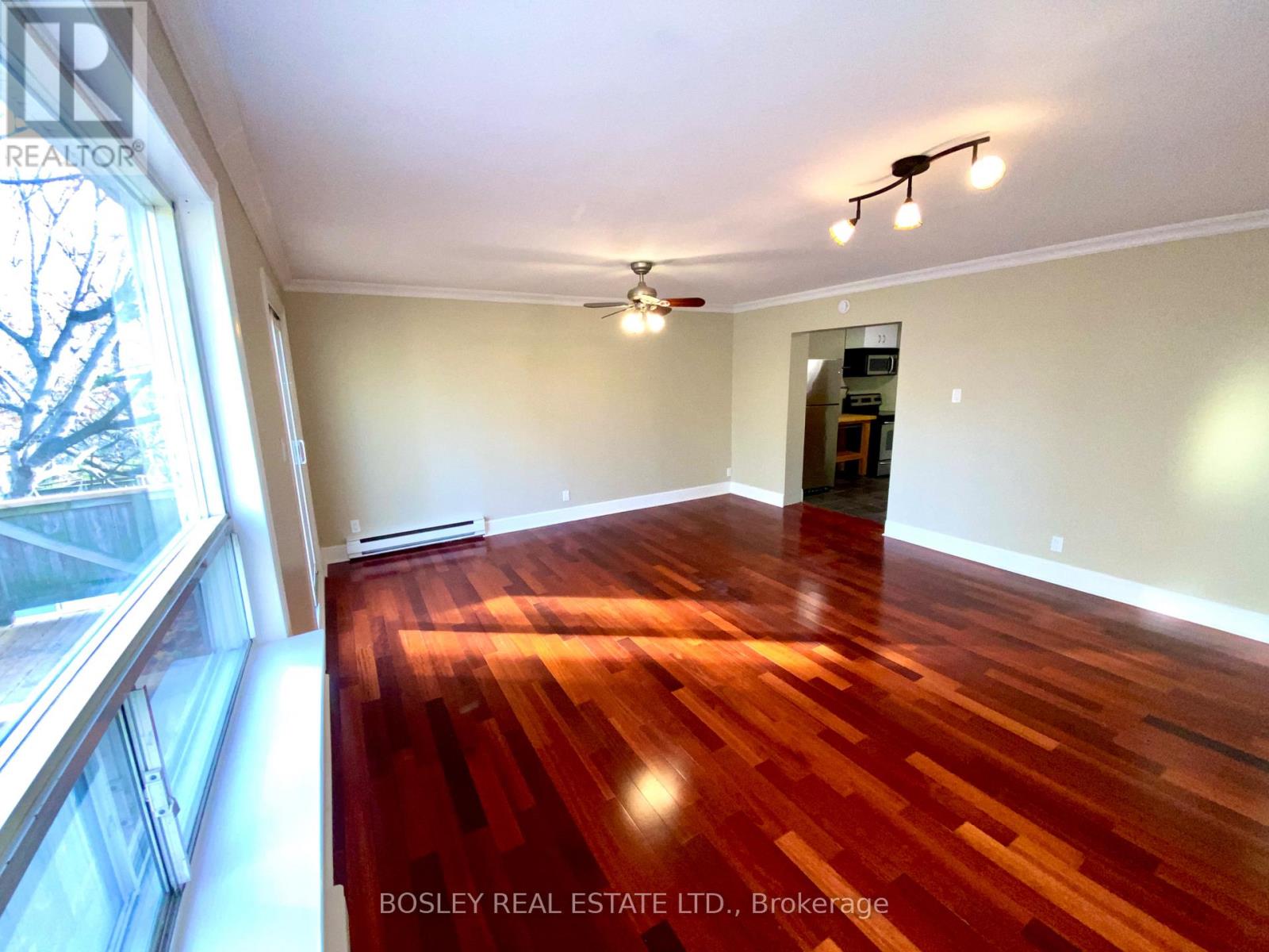 #2 (Upper) - 33 Lorindale Avenue, Toronto, Ontario  M5M 3C3 - Photo 11 - C12444257