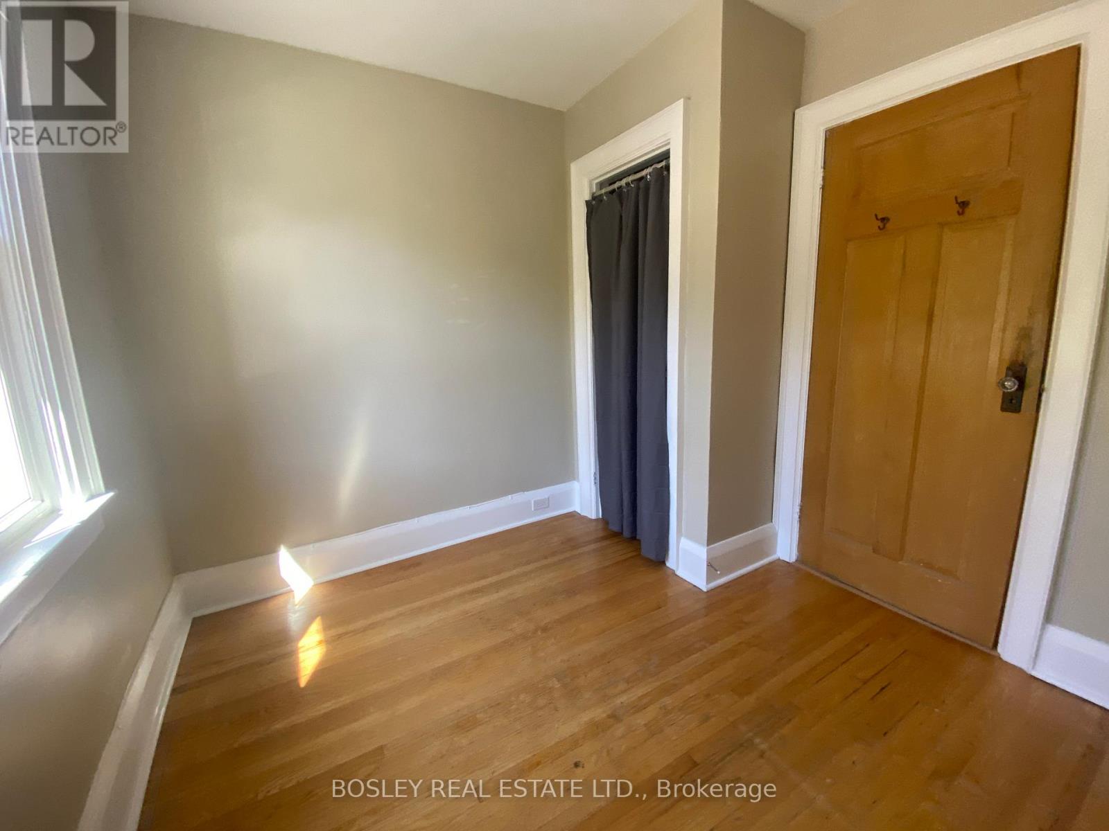 #2 (Upper) - 33 Lorindale Avenue, Toronto, Ontario  M5M 3C3 - Photo 18 - C12444257