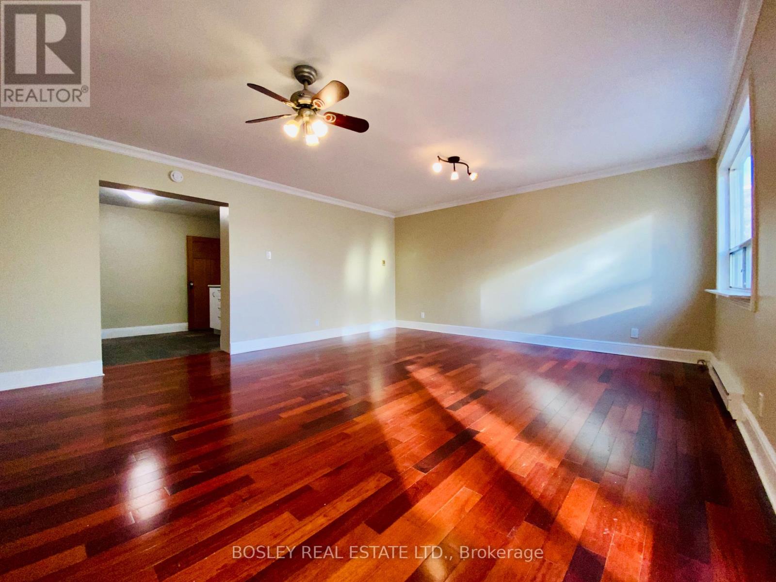 #2 (Upper) - 33 Lorindale Avenue, Toronto, Ontario  M5M 3C3 - Photo 9 - C12444257