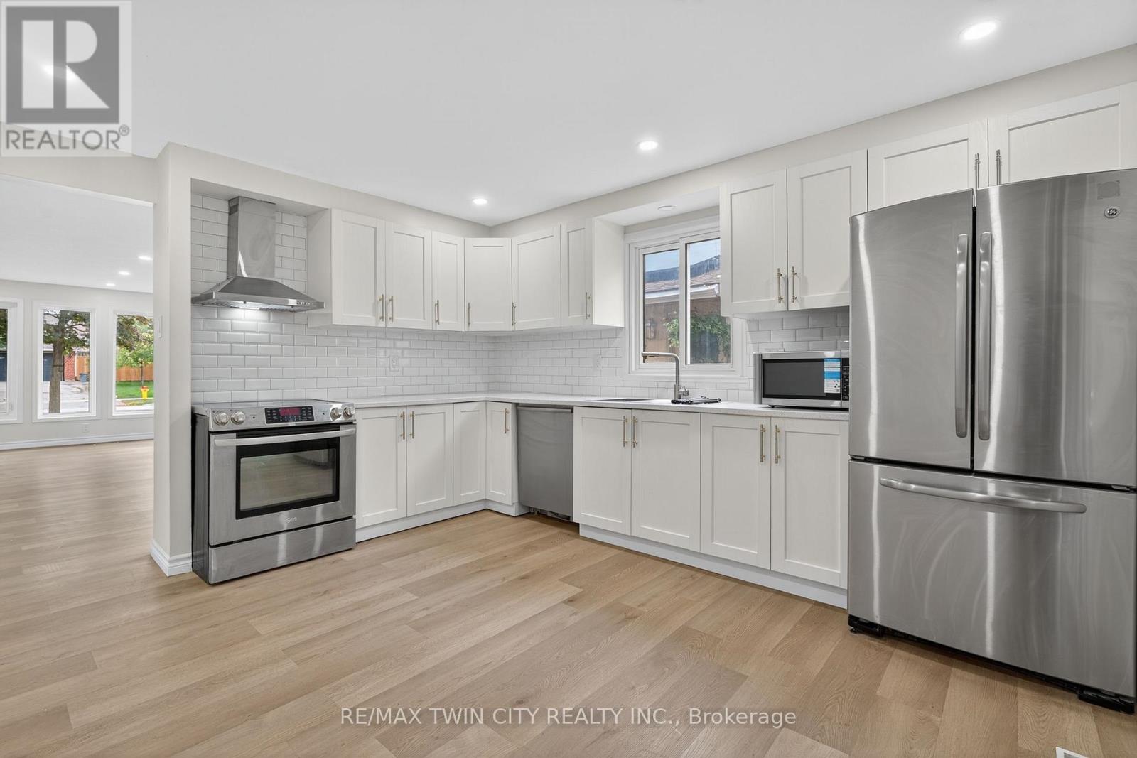 120 Westheights Drive, Kitchener, Ontario  N2N 1J9 - Photo 3 - X12575524