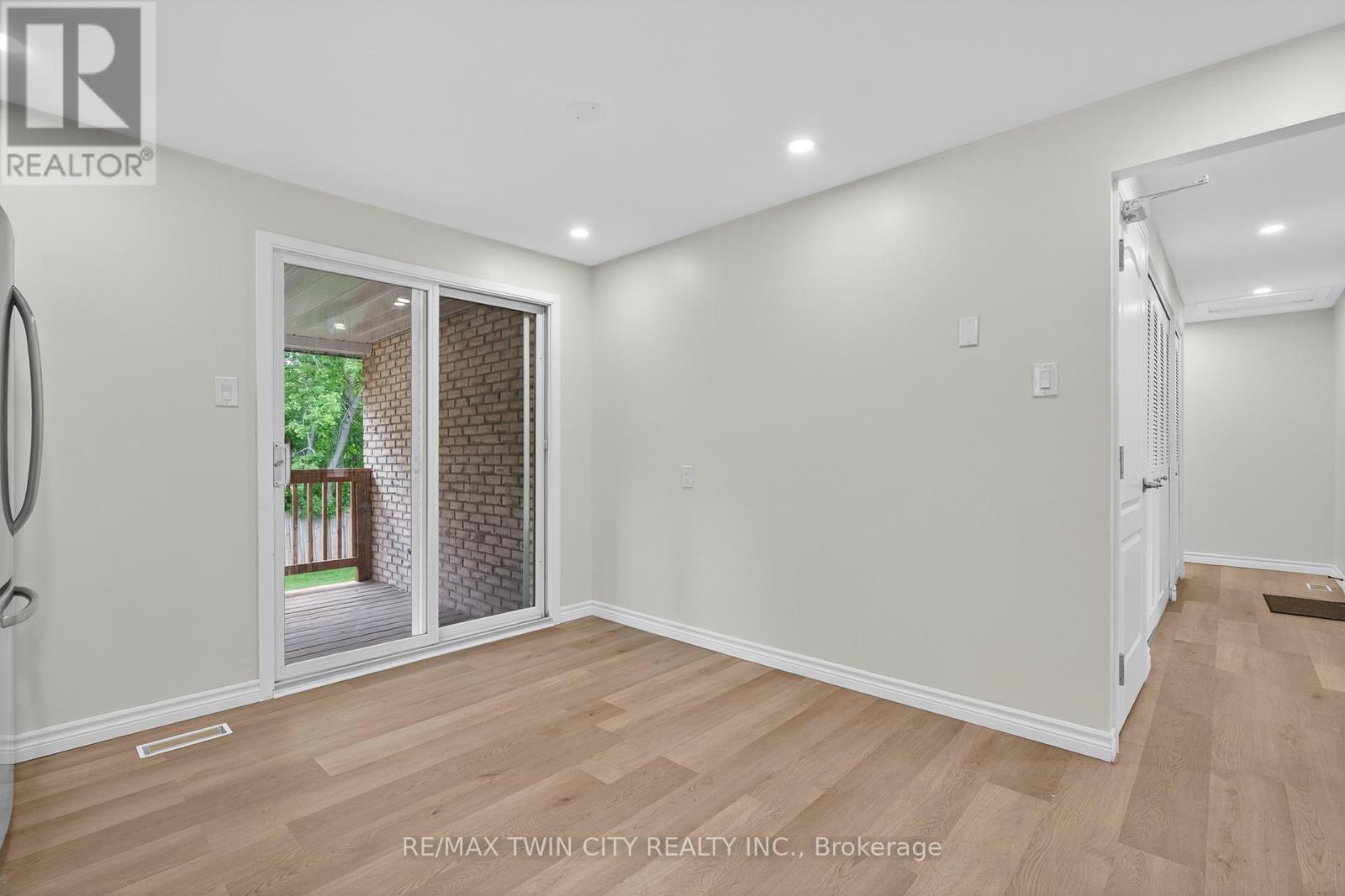 120 Westheights Drive, Kitchener, Ontario  N2N 1J9 - Photo 7 - X12575524