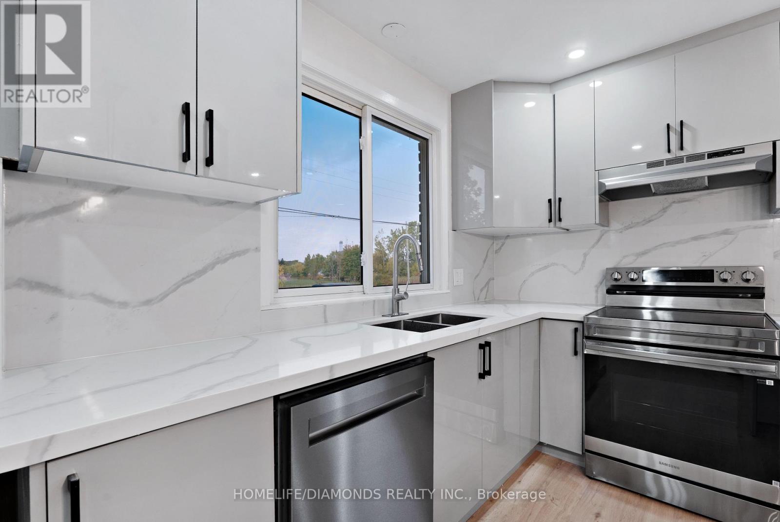 Upper - 210 Mackan Street, Thorold, Ontario  L2V 1G7 - Photo 10 - X12575534