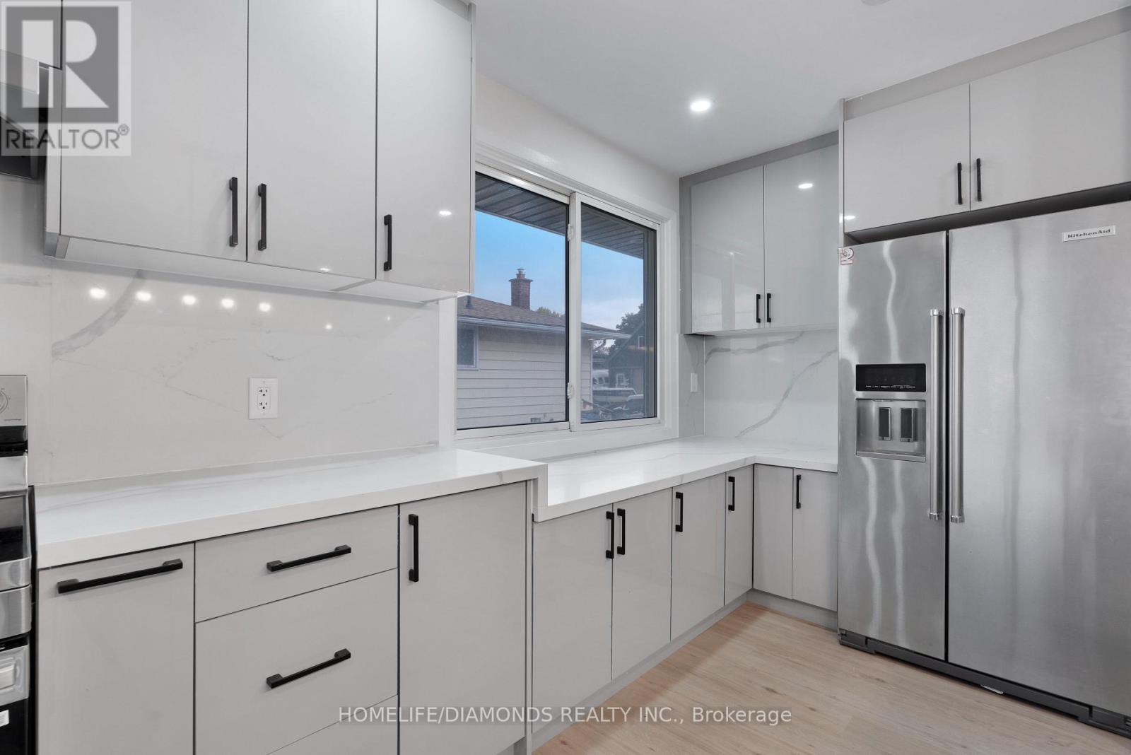 Upper - 210 Mackan Street, Thorold, Ontario  L2V 1G7 - Photo 11 - X12575534