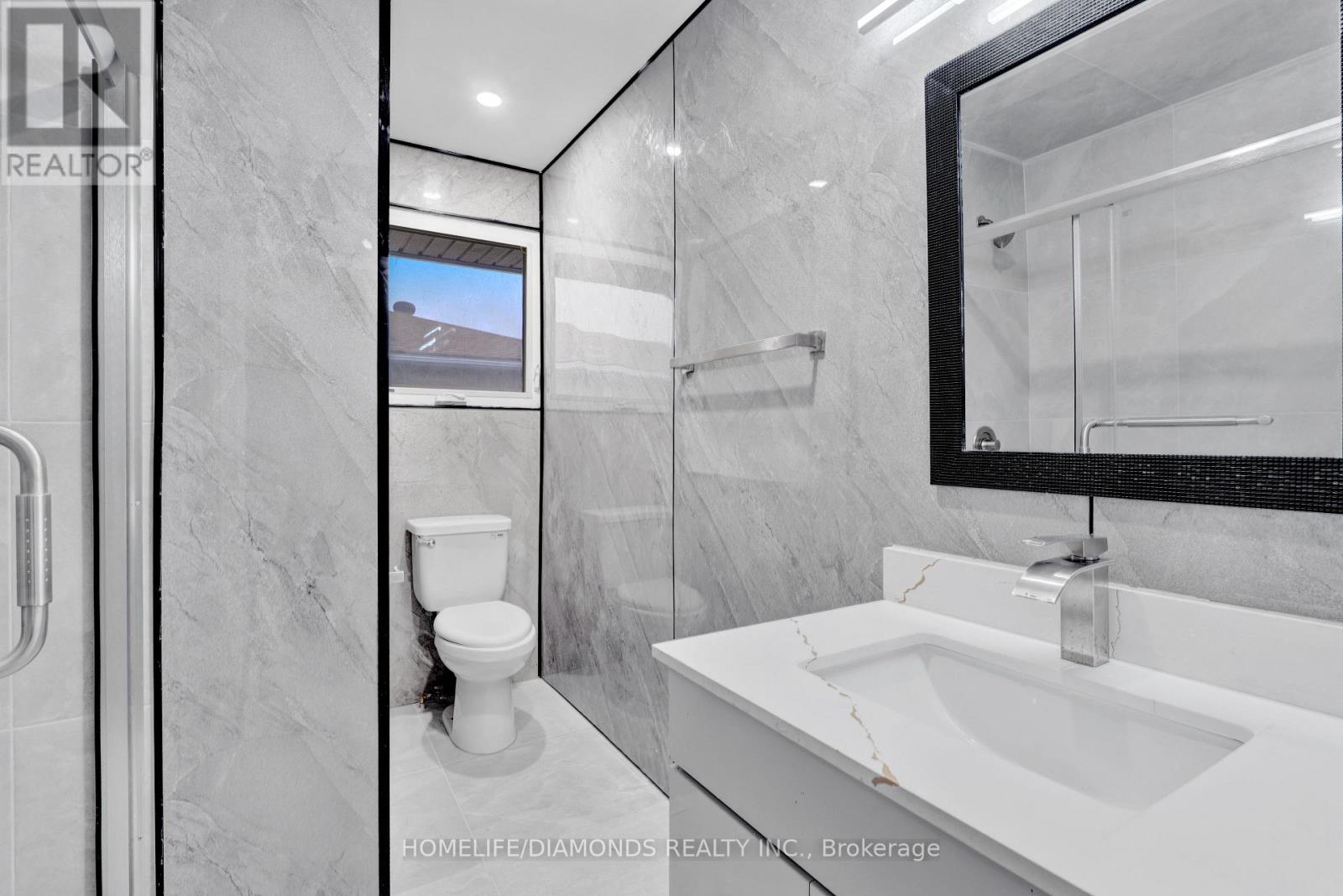 Upper - 210 Mackan Street, Thorold, Ontario  L2V 1G7 - Photo 16 - X12575534