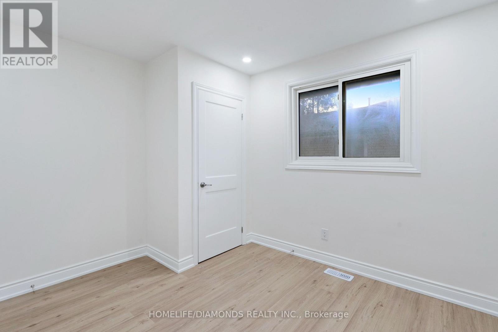 Upper - 210 Mackan Street, Thorold, Ontario  L2V 1G7 - Photo 19 - X12575534