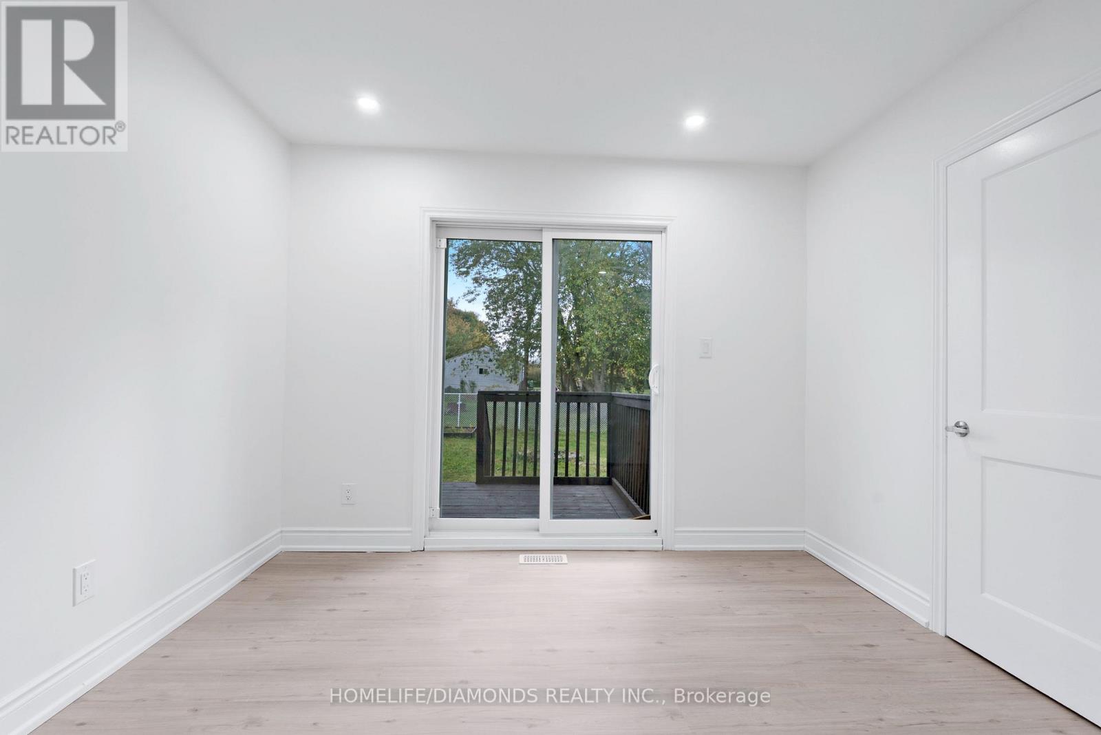 Upper - 210 Mackan Street, Thorold, Ontario  L2V 1G7 - Photo 21 - X12575534