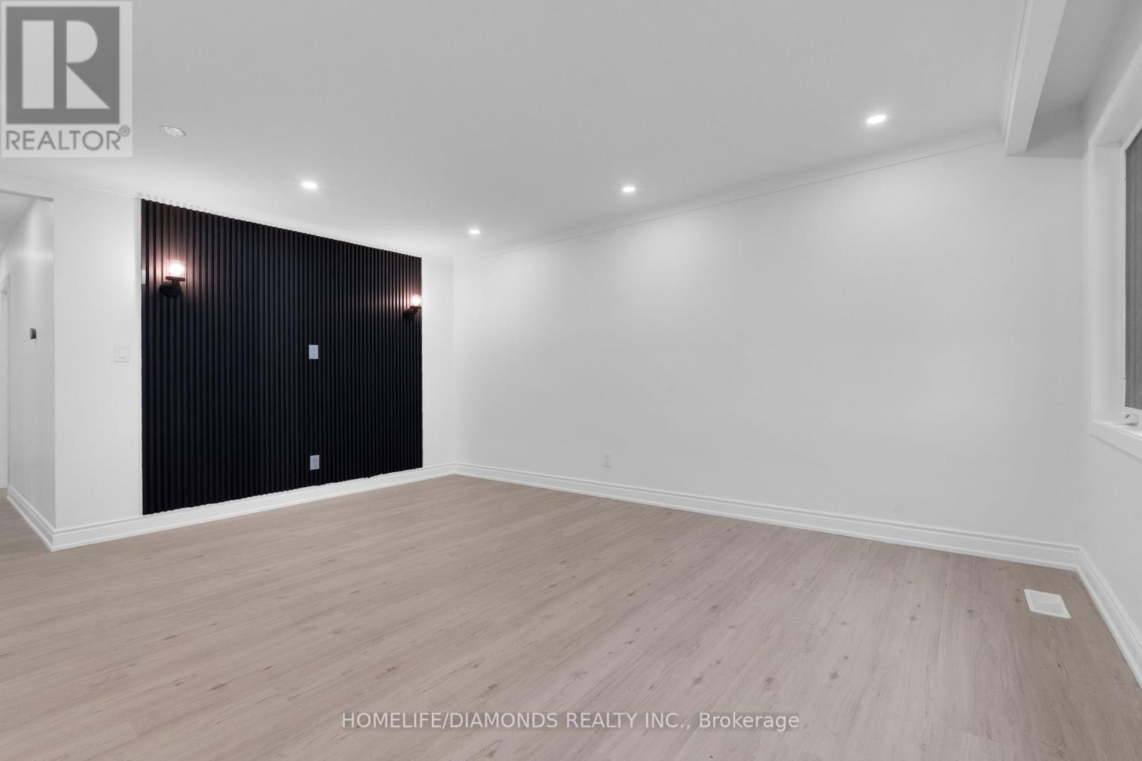 Upper - 210 Mackan Street, Thorold, Ontario  L2V 1G7 - Photo 5 - X12575534