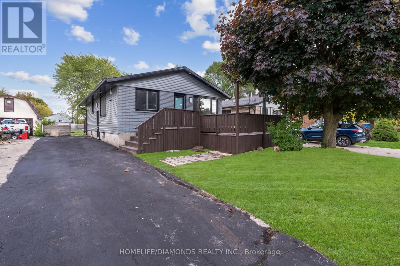 Lower - 210 Mackan Street, Thorold, Ontario  L2V 1G7 - Photo 2 - X12575548