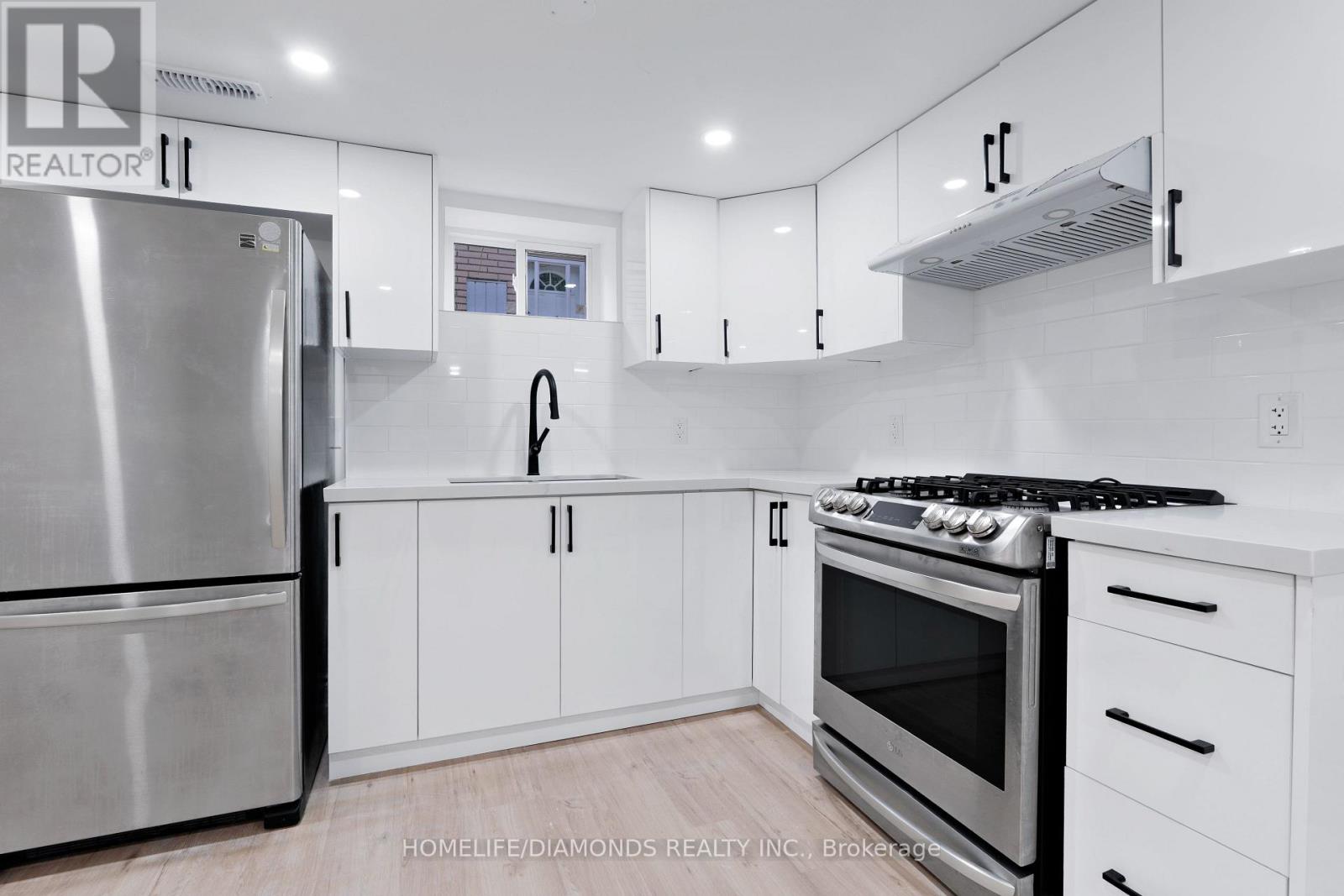 Lower - 210 Mackan Street, Thorold, Ontario  L2V 1G7 - Photo 4 - X12575548