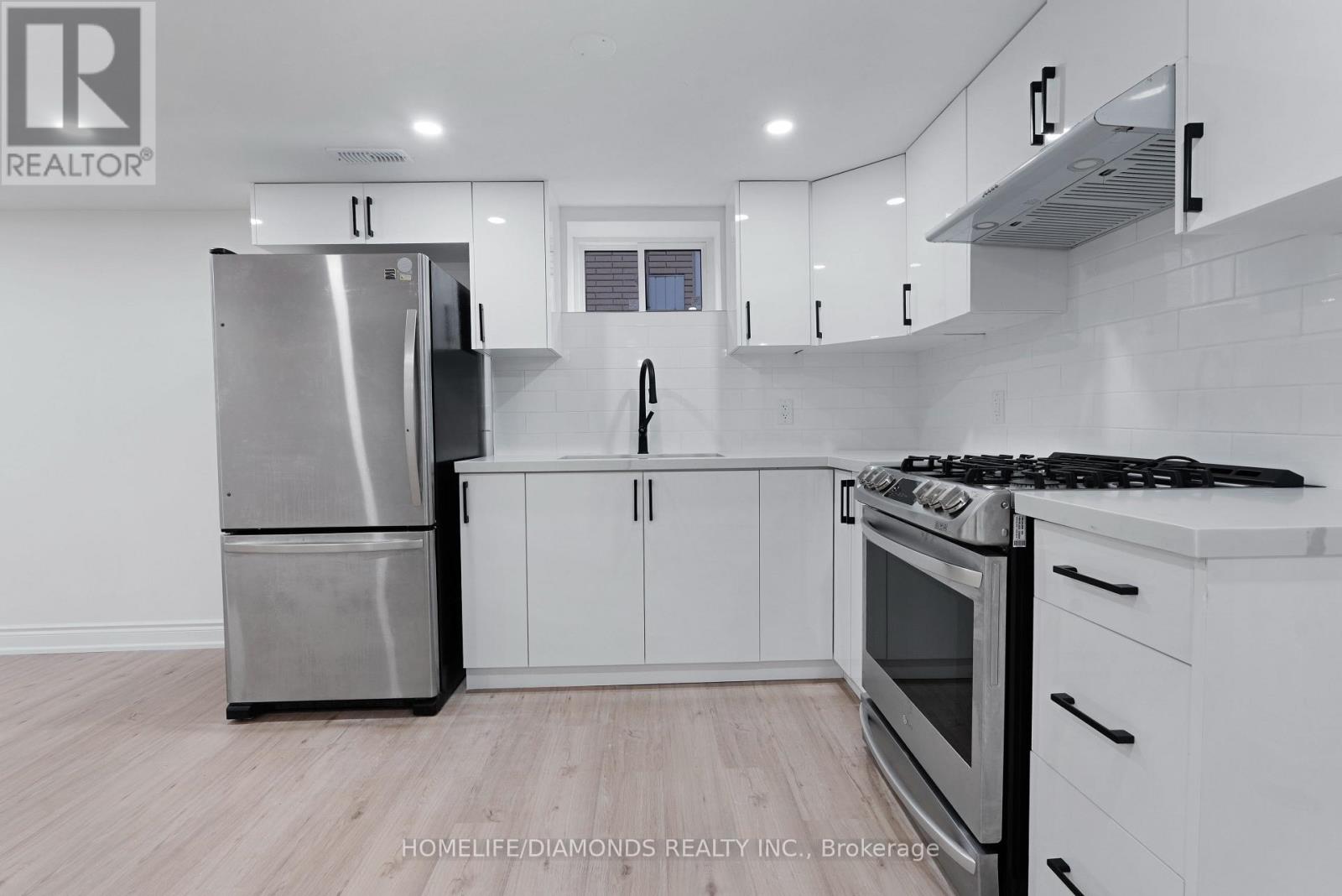 Lower - 210 Mackan Street, Thorold, Ontario  L2V 1G7 - Photo 5 - X12575548