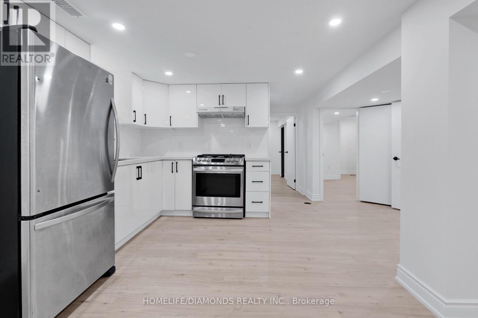 Lower - 210 Mackan Street, Thorold, Ontario  L2V 1G7 - Photo 7 - X12575548