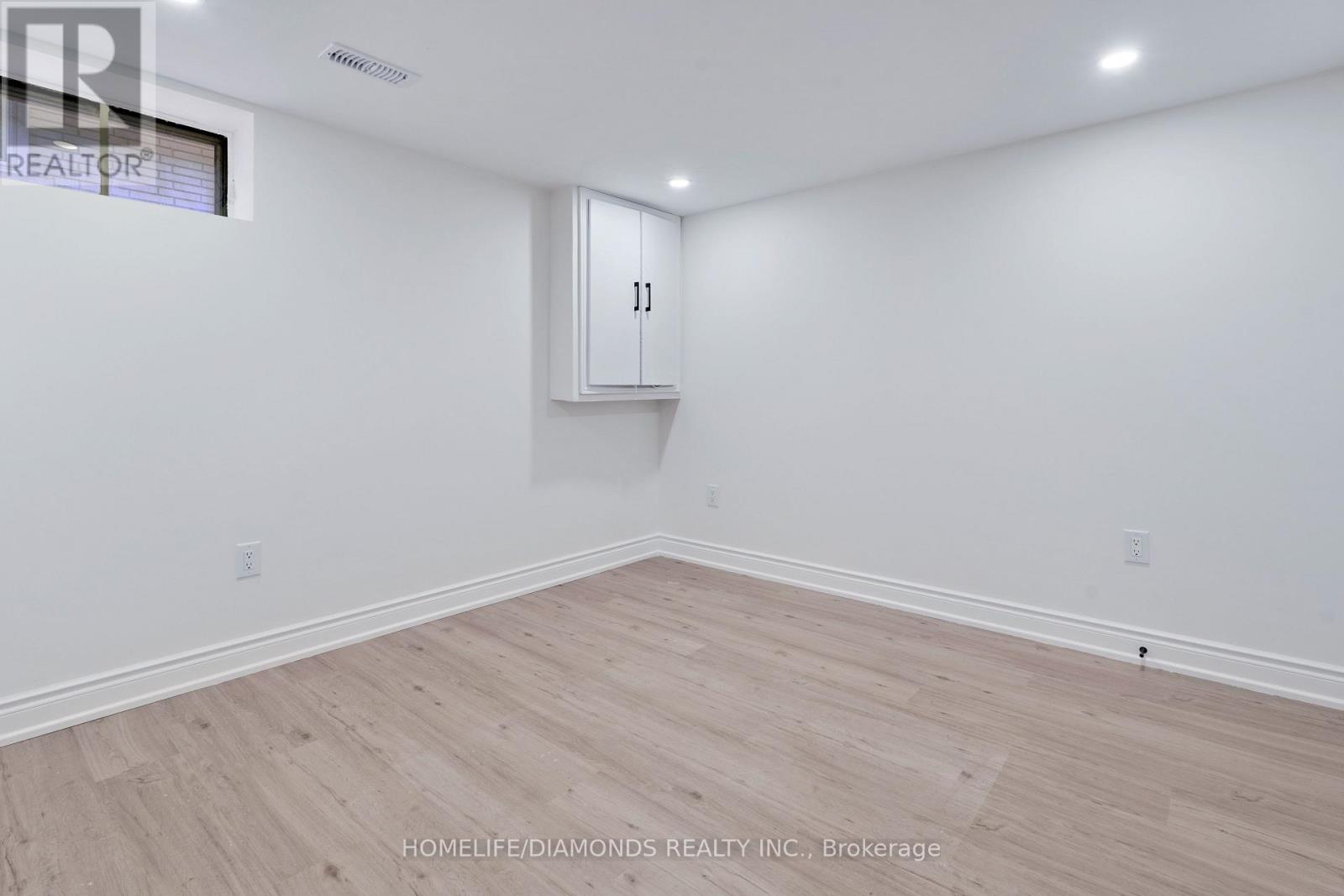 Lower - 210 Mackan Street, Thorold, Ontario  L2V 1G7 - Photo 9 - X12575548