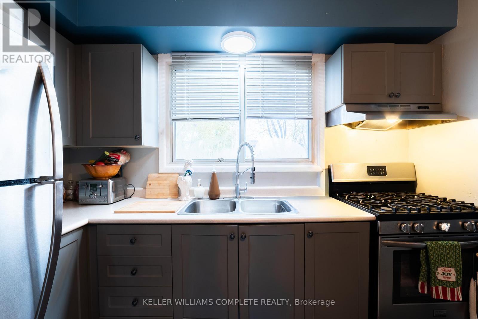 15 Dartford Place, Hamilton, Ontario  L8V 3V7 - Photo 12 - X12575558