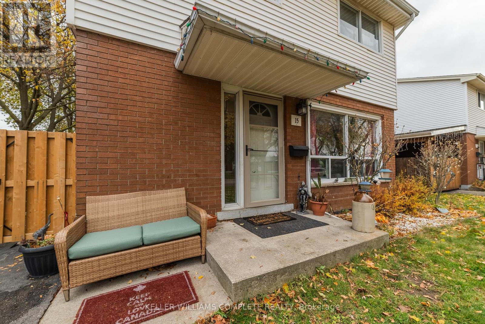 15 Dartford Place, Hamilton, Ontario  L8V 3V7 - Photo 3 - X12575558
