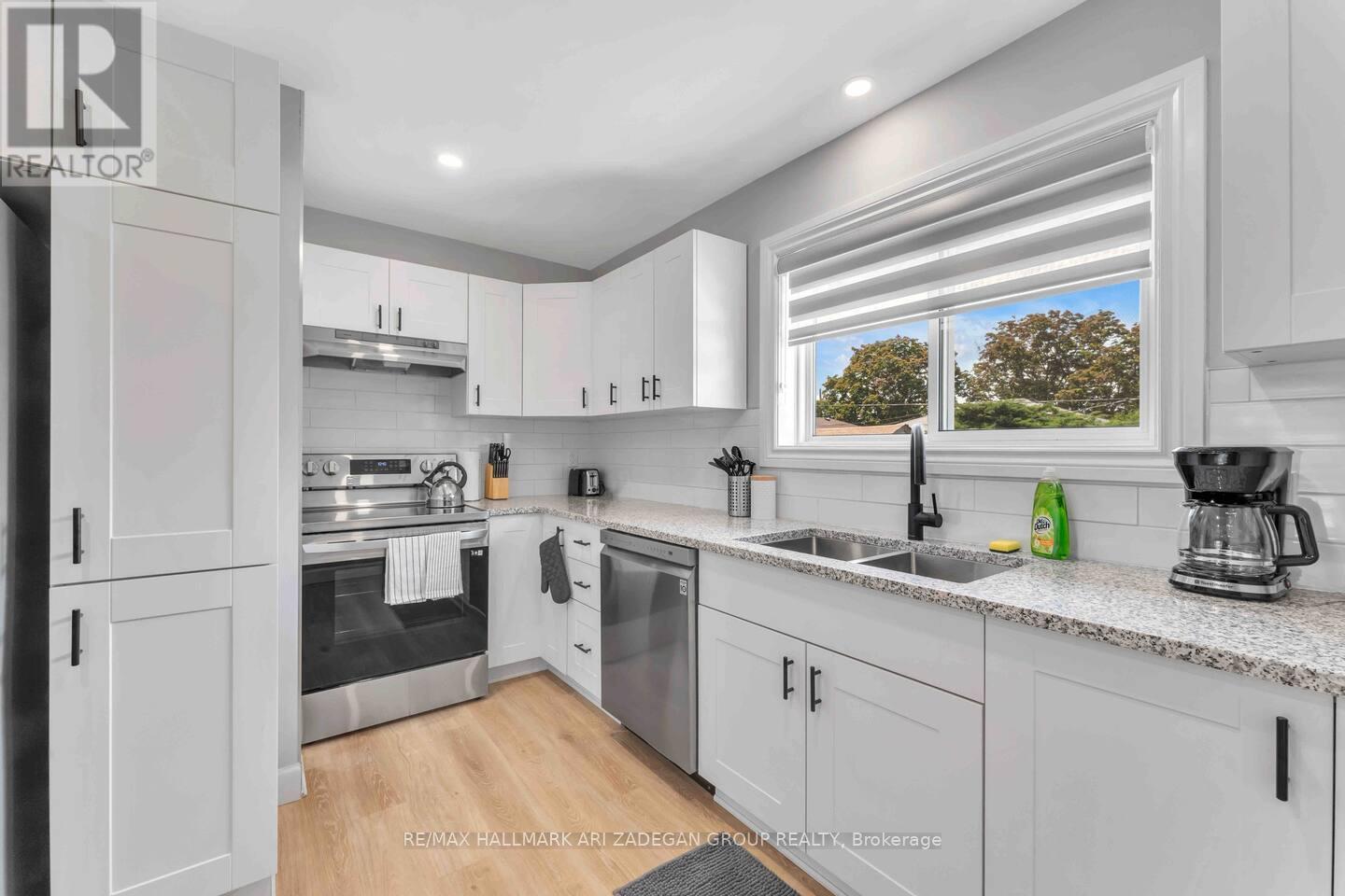 Main - 36 Cloke Court, Hamilton, Ontario  L8T 1N5 - Photo 4 - X12575594