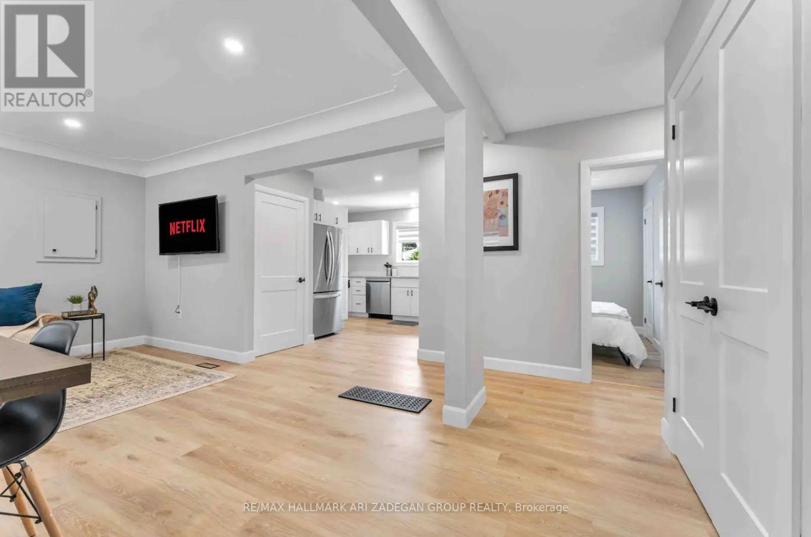 Main - 36 Cloke Court, Hamilton, Ontario  L8T 1N5 - Photo 5 - X12575594