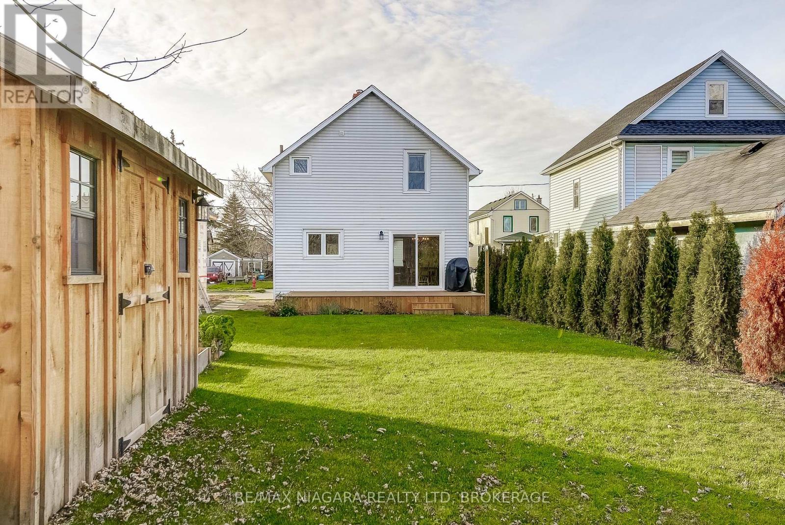 48 Wilton Avenue, Welland (Broadway), Ontario  L3C 1Z9 - Photo 2 - X12575640