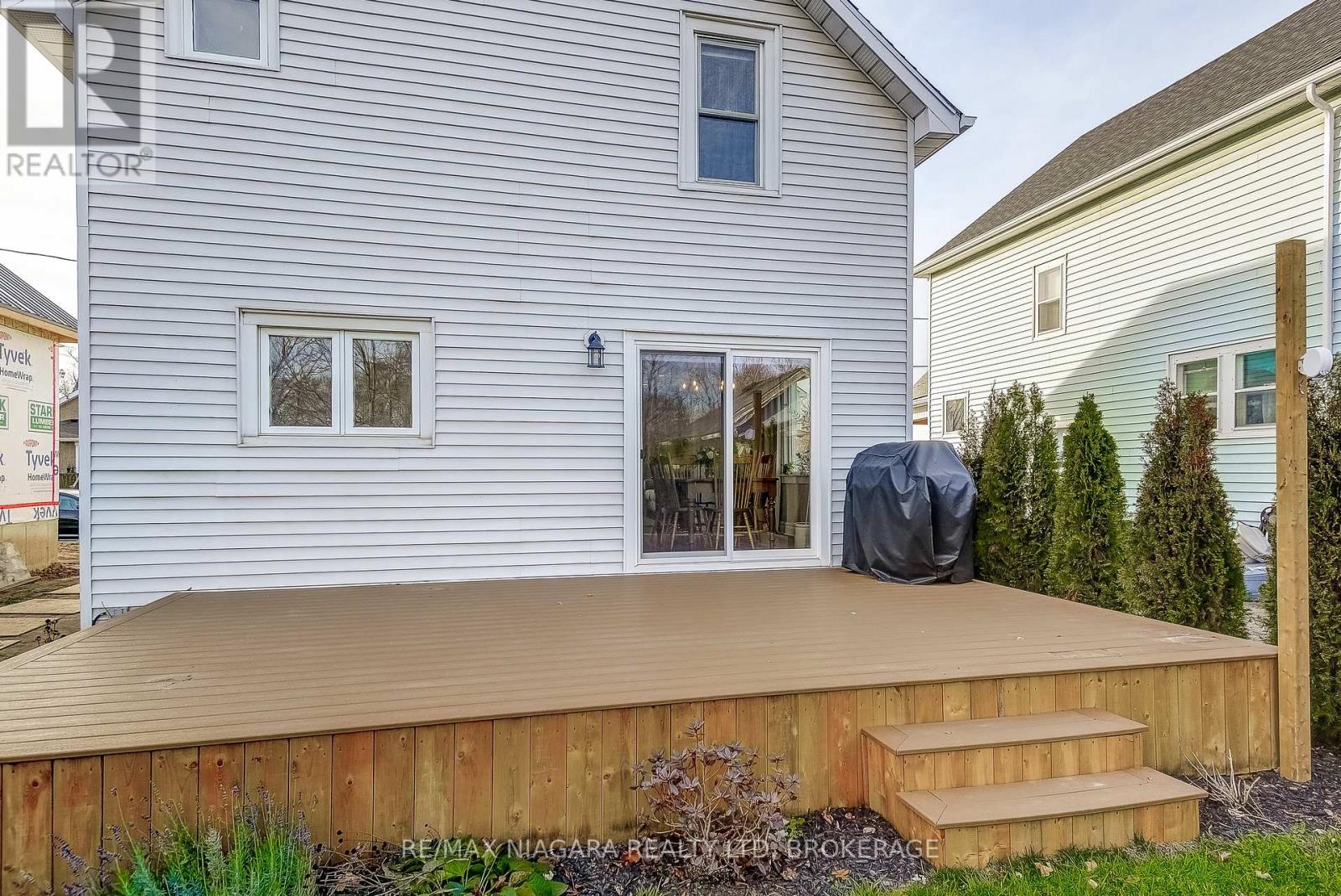 48 Wilton Avenue, Welland (Broadway), Ontario  L3C 1Z9 - Photo 3 - X12575640