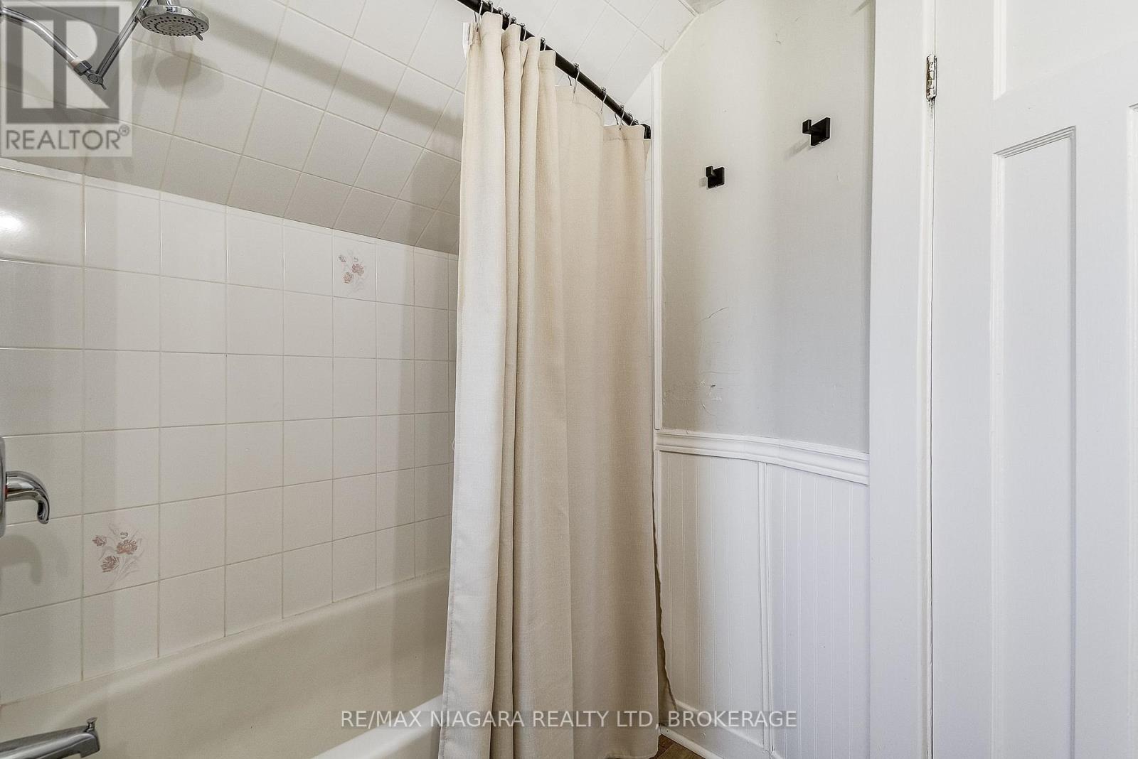 48 Wilton Avenue, Welland (Broadway), Ontario  L3C 1Z9 - Photo 31 - X12575640