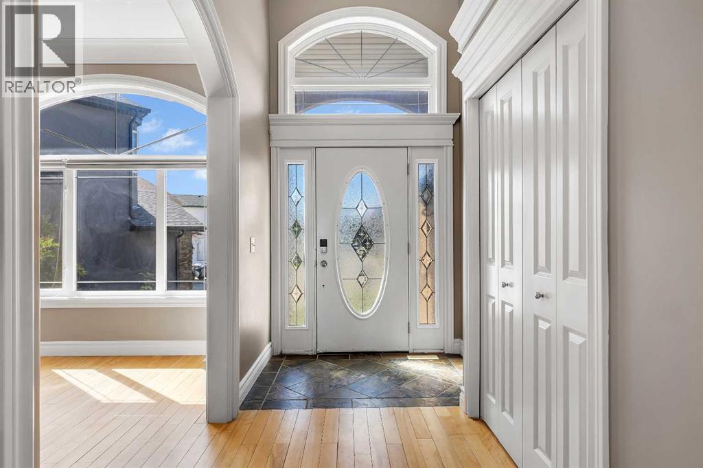 226 Royal Birch View Nw, Calgary, Alberta  T3G 5J8 - Photo 5 - A2242731