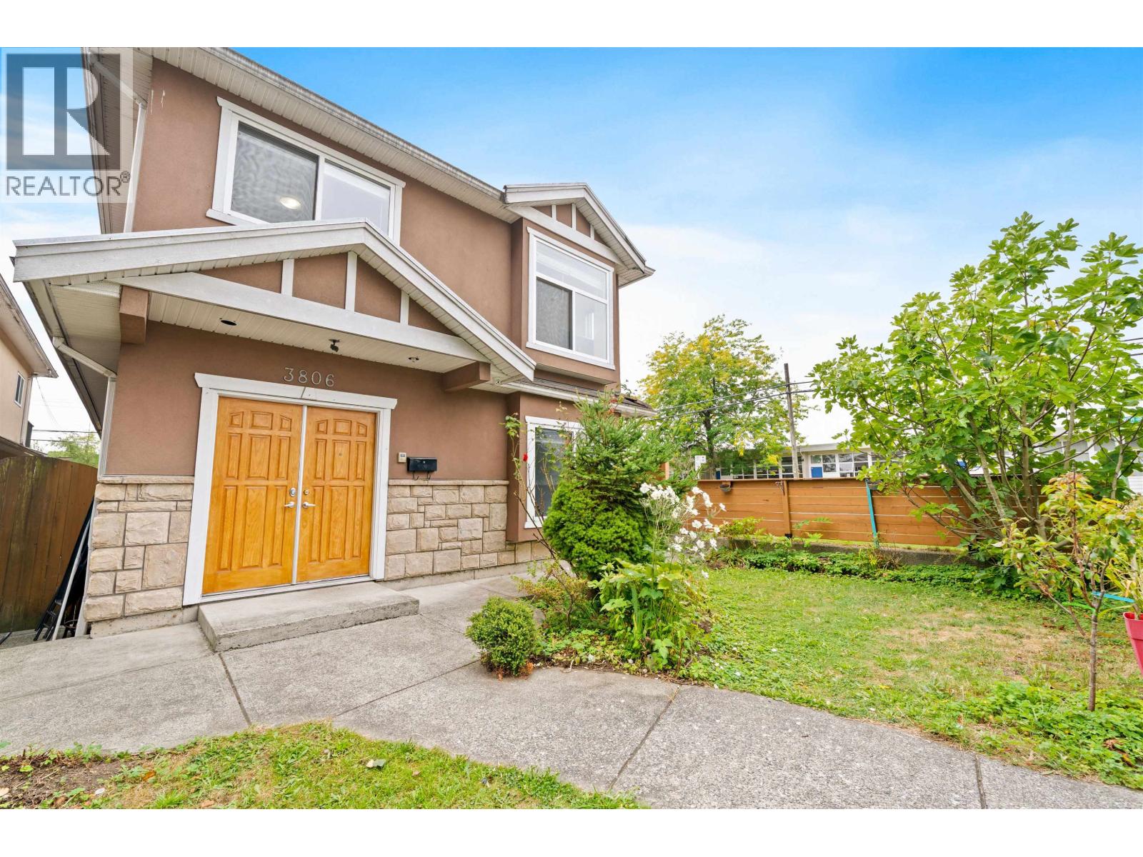 3806 Pine Street, Burnaby, British Columbia  V5G 1Z2 - Photo 2 - R3069964