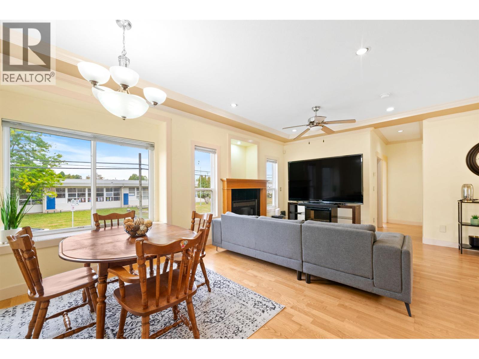 3806 Pine Street, Burnaby, British Columbia  V5G 1Z2 - Photo 5 - R3069964