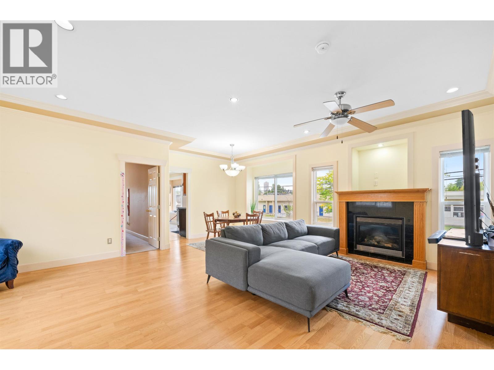 3806 Pine Street, Burnaby, British Columbia  V5G 1Z2 - Photo 7 - R3069964