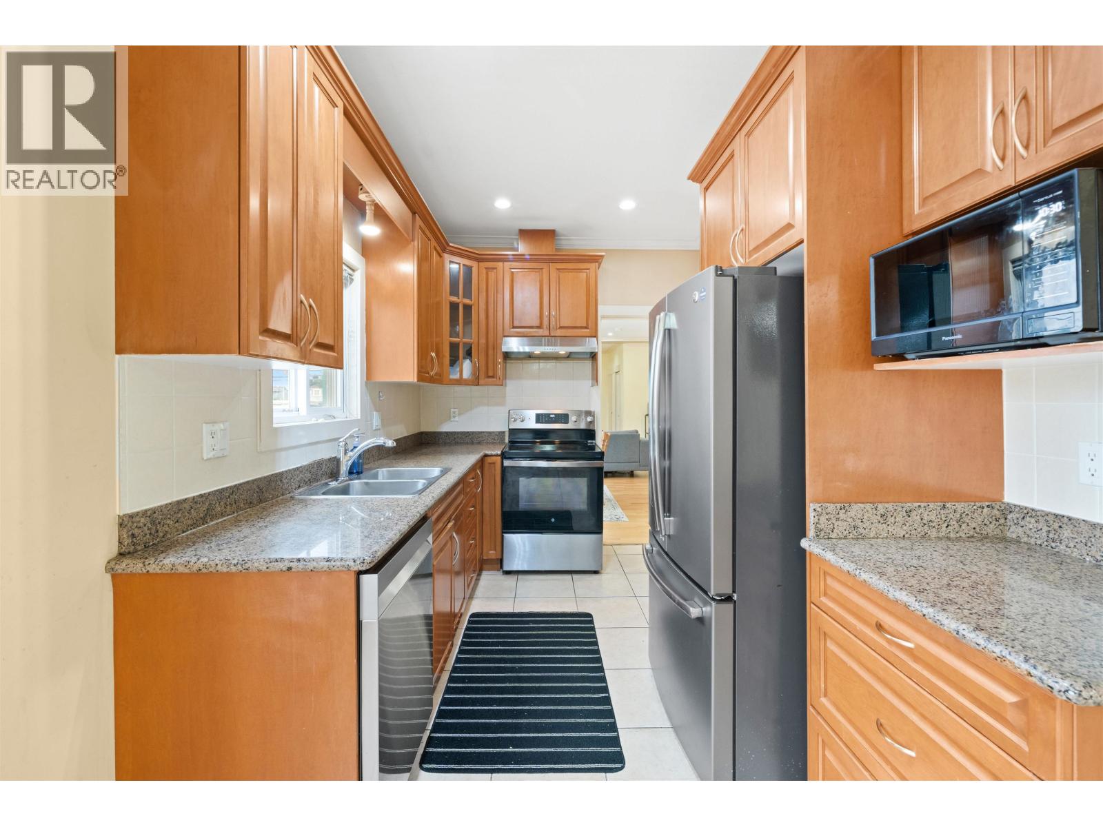 3806 Pine Street, Burnaby, British Columbia  V5G 1Z2 - Photo 8 - R3069964