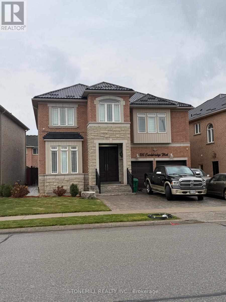 135 EARLSBRIDGE BOULEVARD, Brampton, Ontario