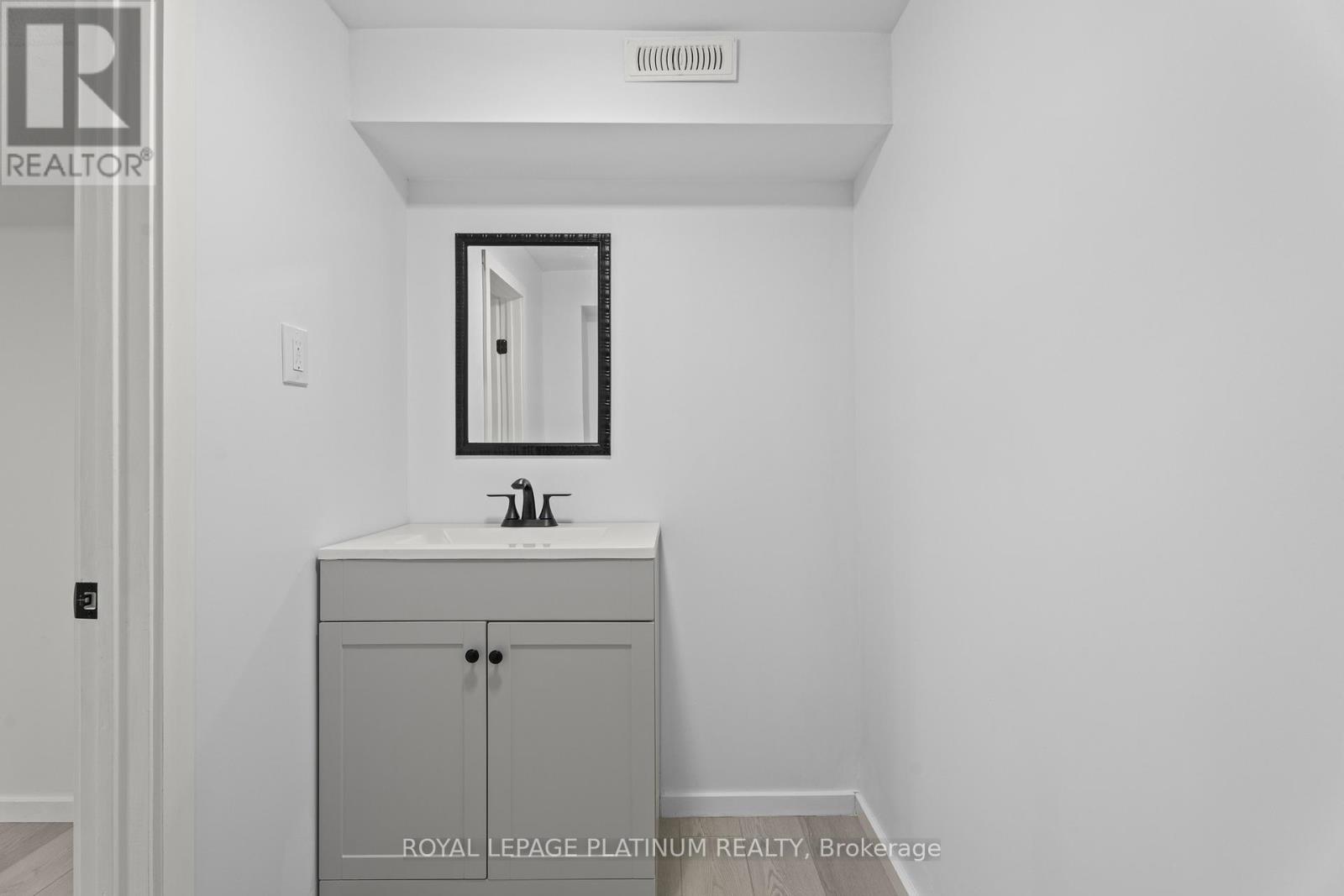 43 - 2120 Rathburn Road E, Mississauga, Ontario  L4W 2S8 - Photo 28 - W12573526