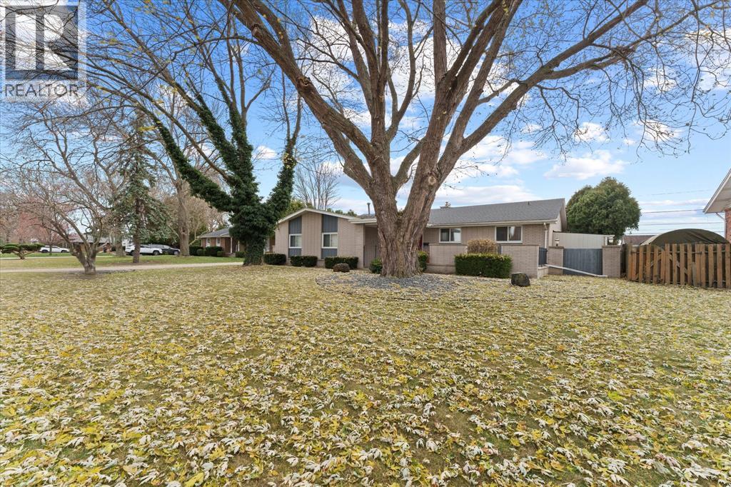 1545 Golfview, Lasalle, Ontario N9V 1Z1 - Photo 4 - 25030570