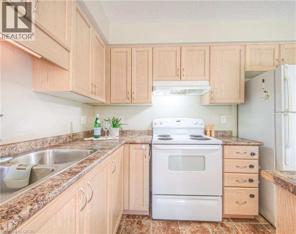 355 Fisher Mills Road Unit# 27, Cambridge, Ontario  N3C 4N5 - Photo 6 - 40789731