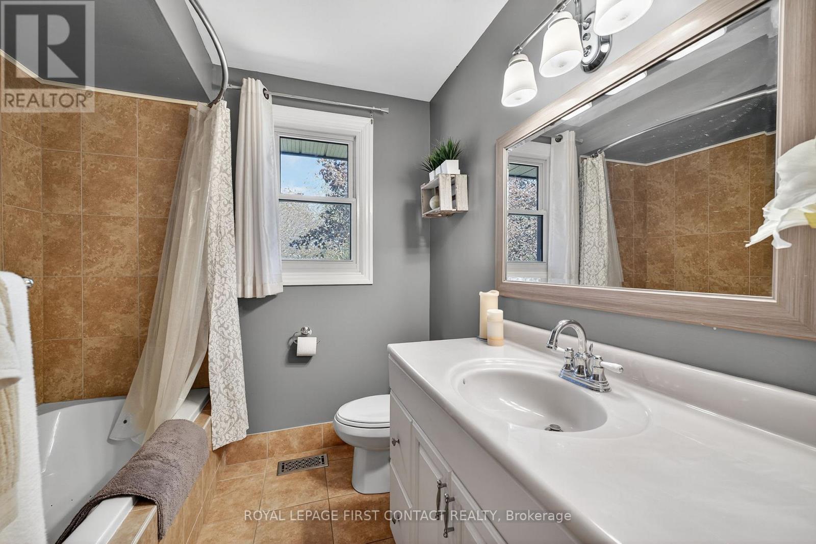 15 Rodney Street, Barrie, Ontario  L4M 4B5 - Photo 29 - S12568646