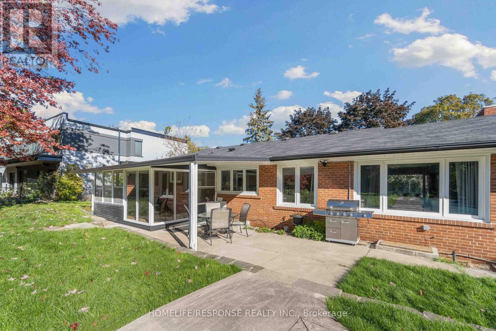 1554 Lochlin Trail, Mississauga (Mineola), Ontario  L5G 3V7 - Photo 28 - W12575232