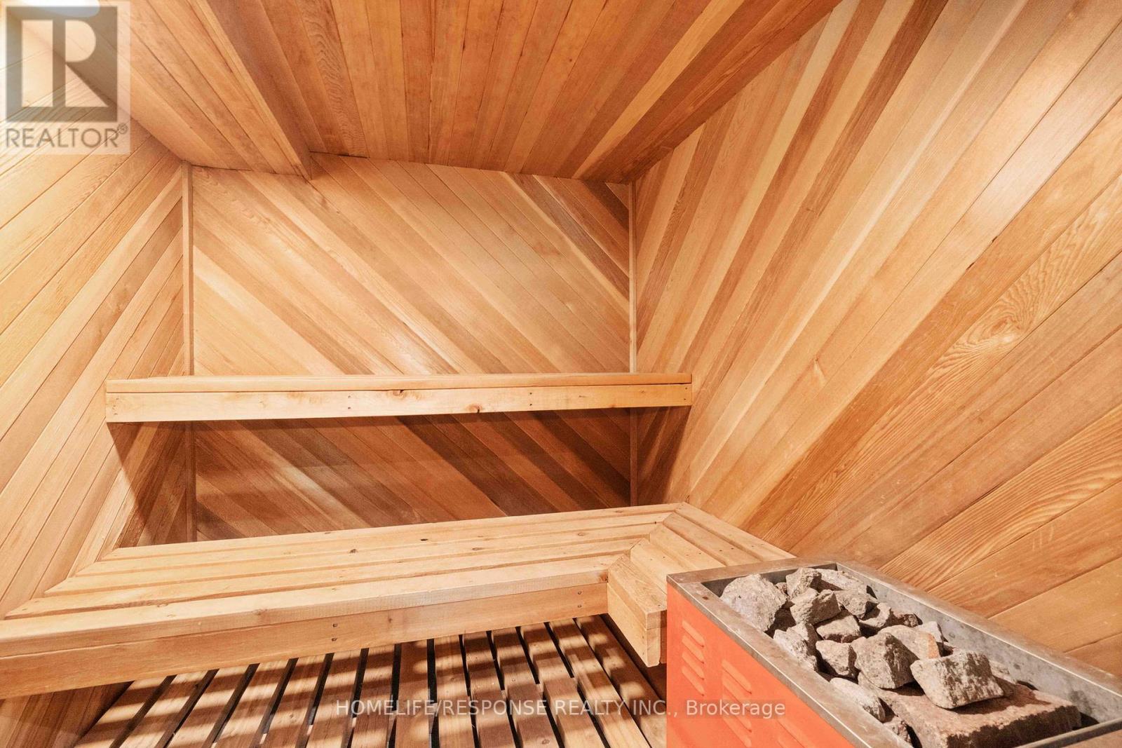 1554 Lochlin Trail, Mississauga (Mineola), Ontario  L5G 3V7 - Photo 21 - W12575232