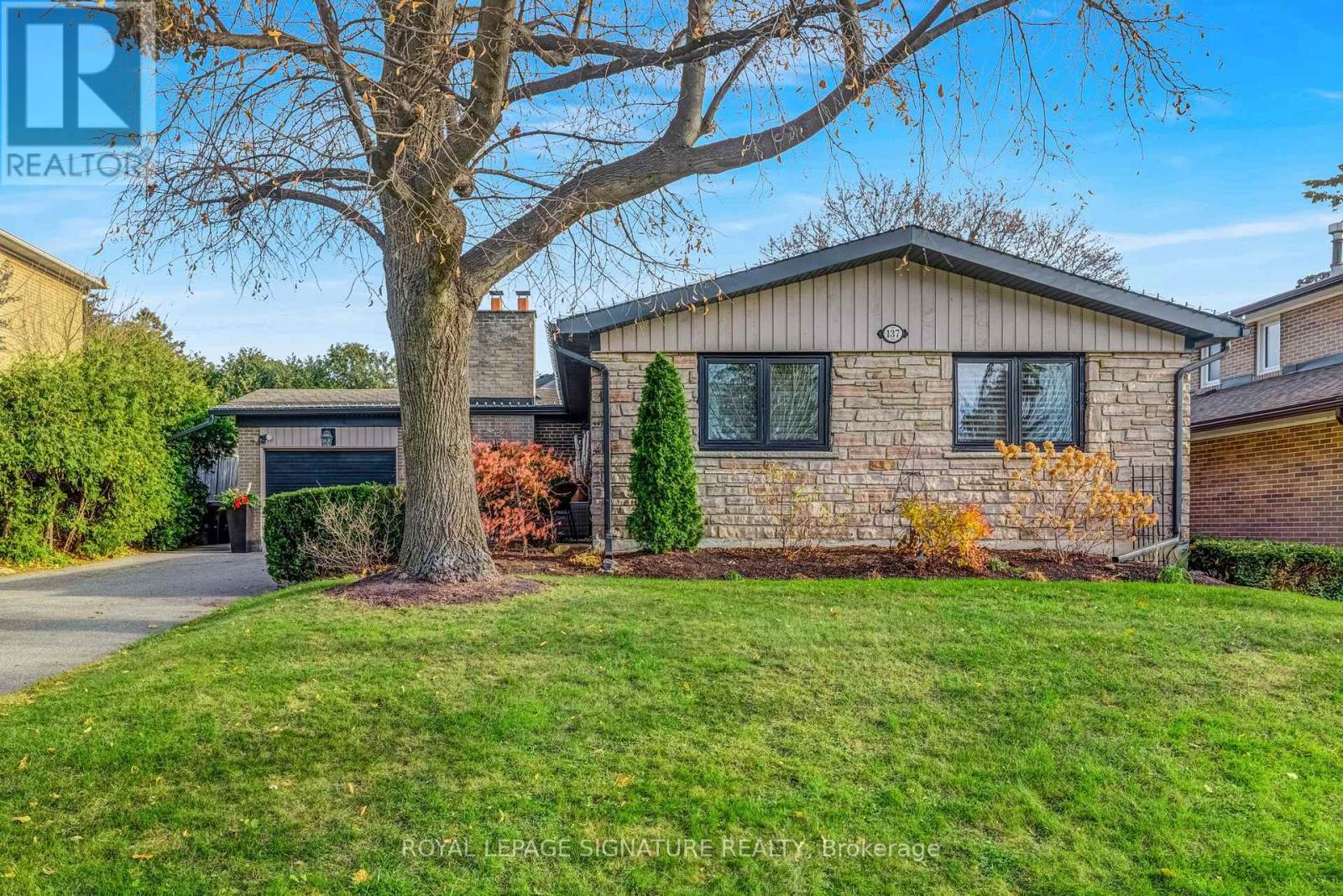 137 UNDERHILL DRIVE, Toronto, Ontario