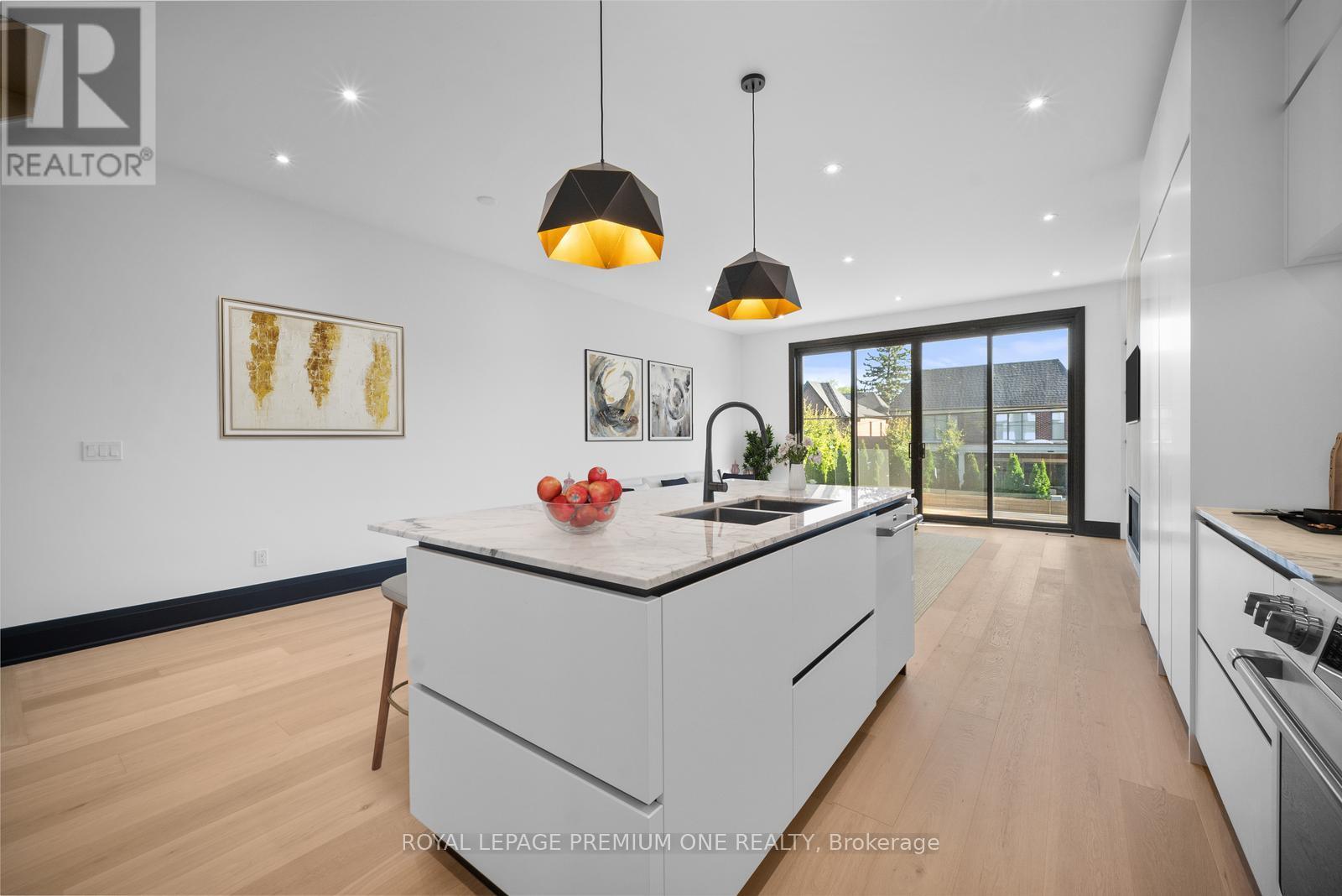 681 Glencairn Avenue, Toronto, Ontario  M6B 1Z8 - Photo 8 - C12575694