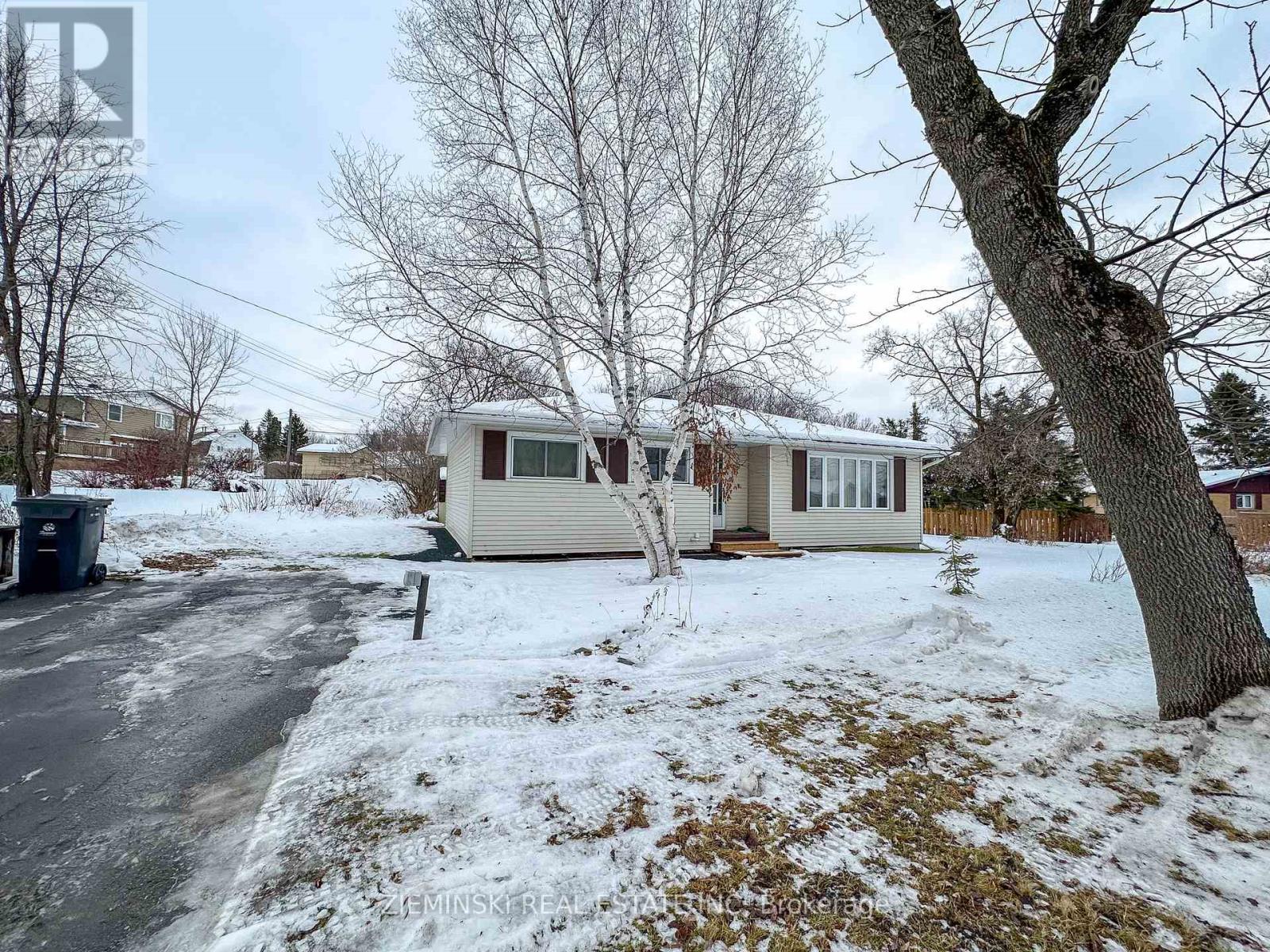 229 FYFE AVENUE, Iroquois Falls, Ontario