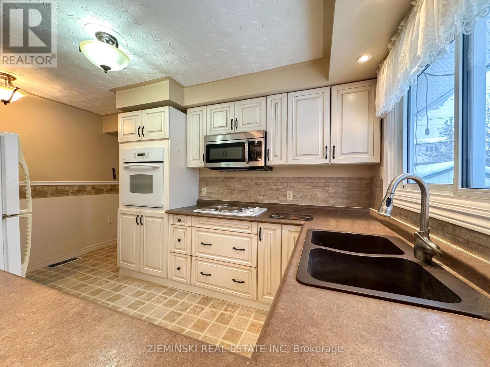 229 Fyfe Avenue, Iroquois Falls, Ontario  P0K 1E0 - Photo 3 - T12575860