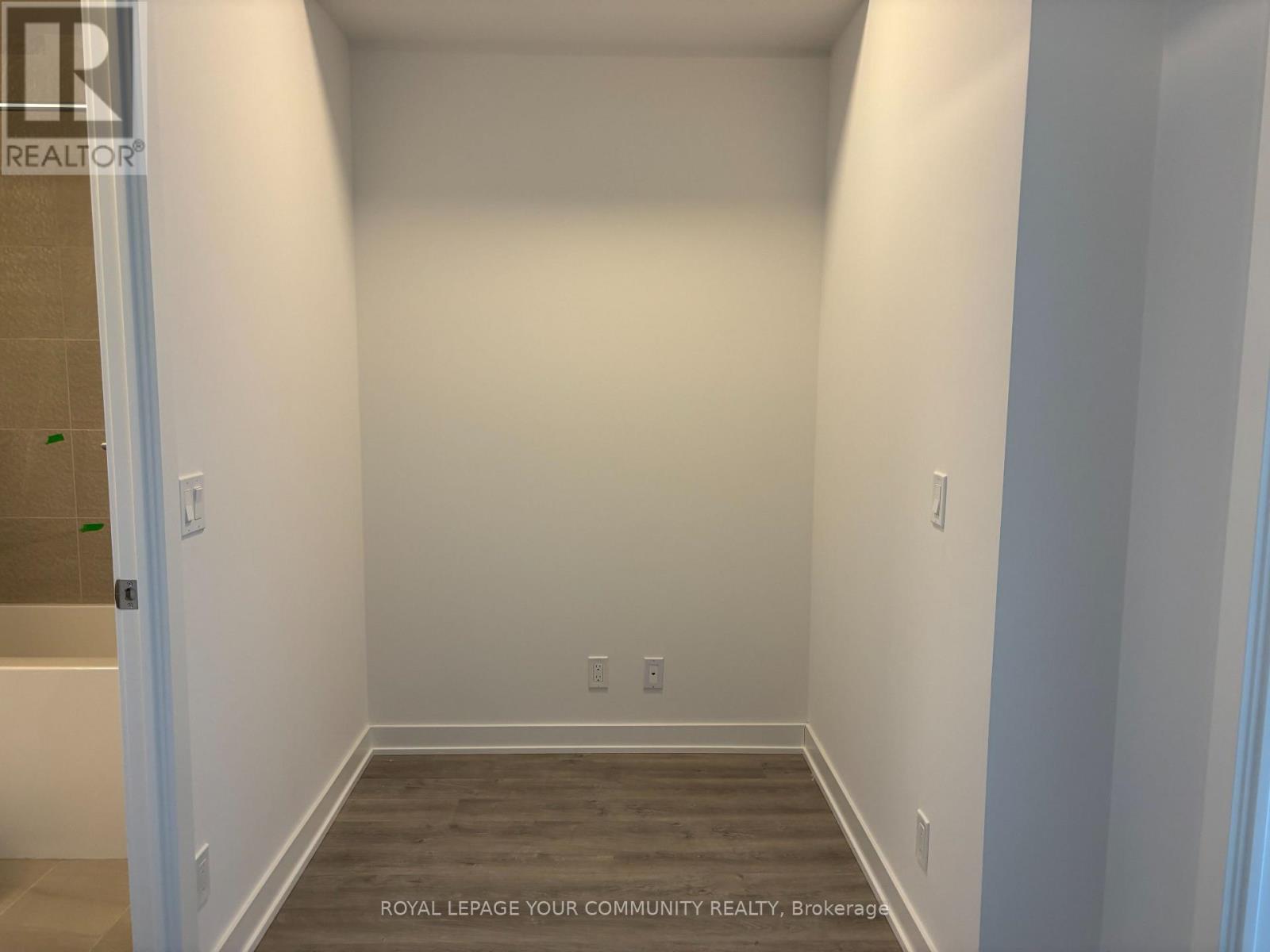 1706 - 30 Upper Mall Way, Vaughan, Ontario  L4J 0L7 - Photo 10 - N12575726