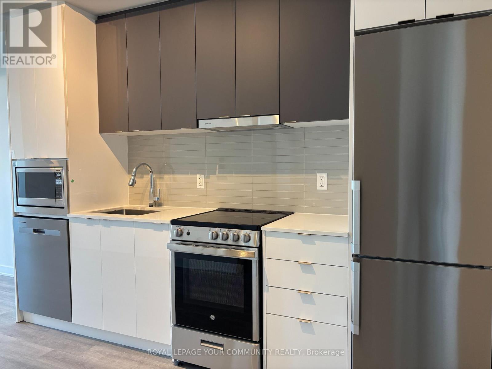 1706 - 30 Upper Mall Way, Vaughan, Ontario  L4J 0L7 - Photo 4 - N12575726