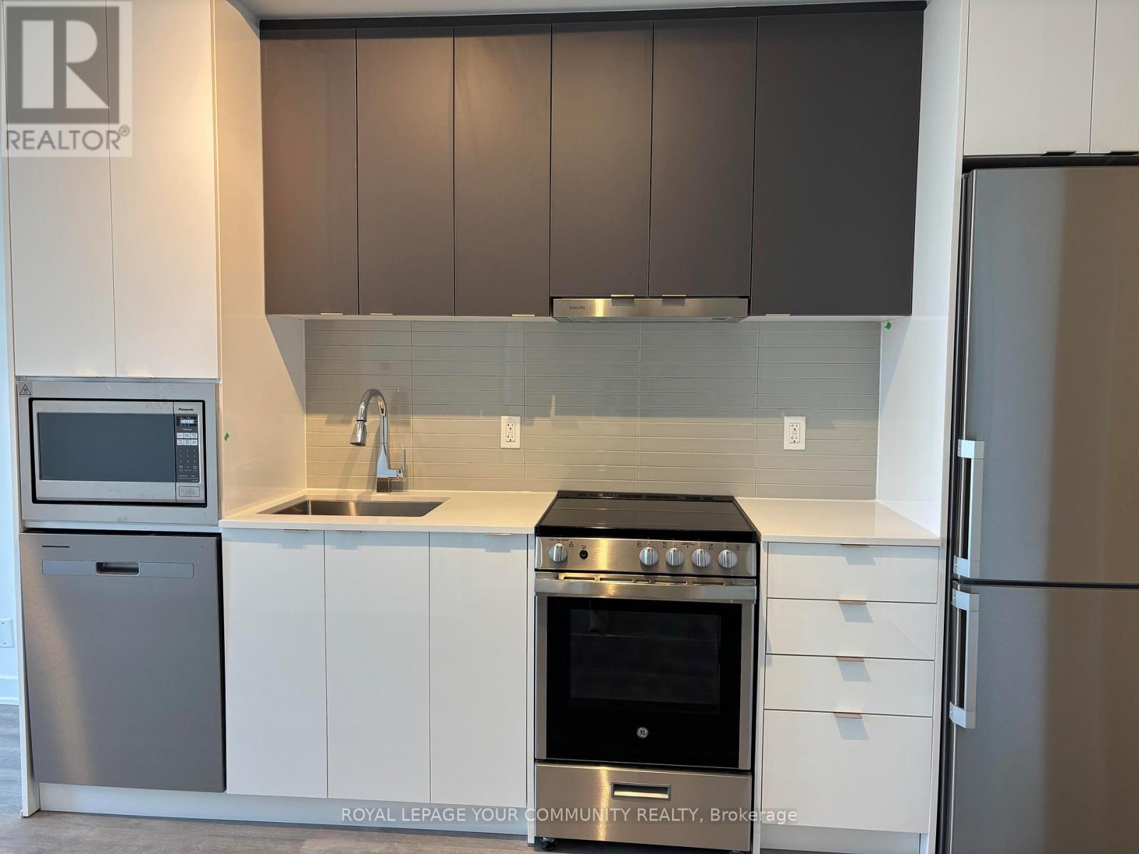 1706 - 30 Upper Mall Way, Vaughan, Ontario  L4J 0L7 - Photo 5 - N12575726