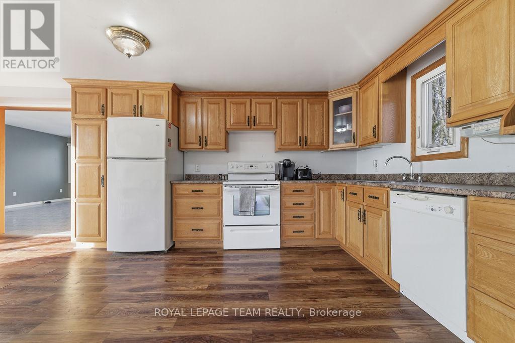 1150 Constant Lake Road, Bonnechere Valley, Ontario  K0J 1T0 - Photo 38 - X12575734