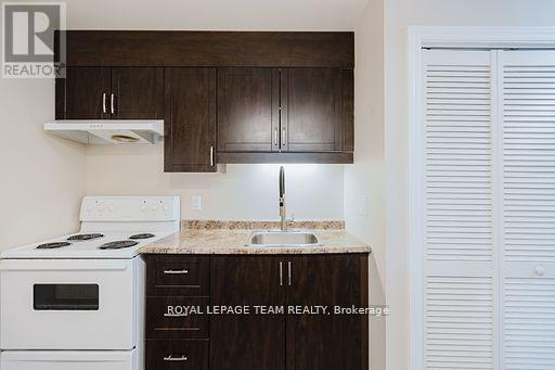 210 - 212 Viewmount Drive, Ottawa, Ontario  K2E 7X2 - Photo 10 - X12575744