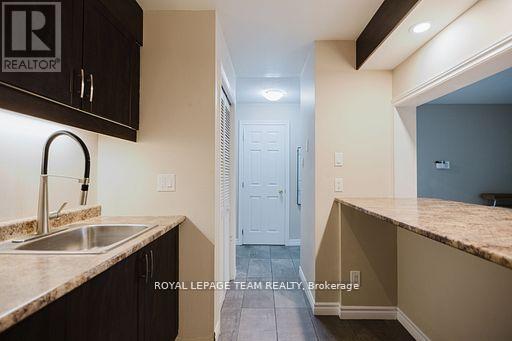 210 - 212 Viewmount Drive, Ottawa, Ontario  K2E 7X2 - Photo 14 - X12575744