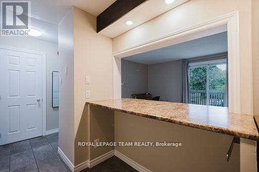 210 - 212 Viewmount Drive, Ottawa, Ontario  K2E 7X2 - Photo 15 - X12575744